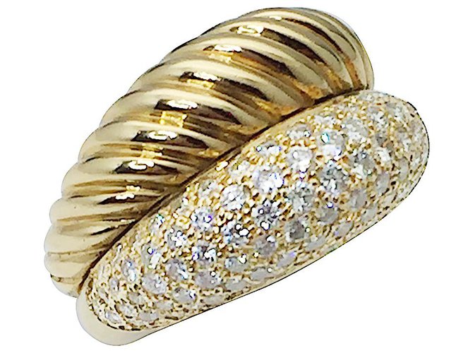 O.J. Perrin OJ Perrin ring, "Verona", lined ring in yellow gold and brilliant.  ref.115809