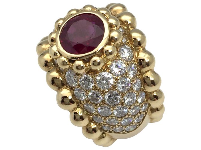 Anello Chanel in oro giallo, rubini e diamanti  ref.115833