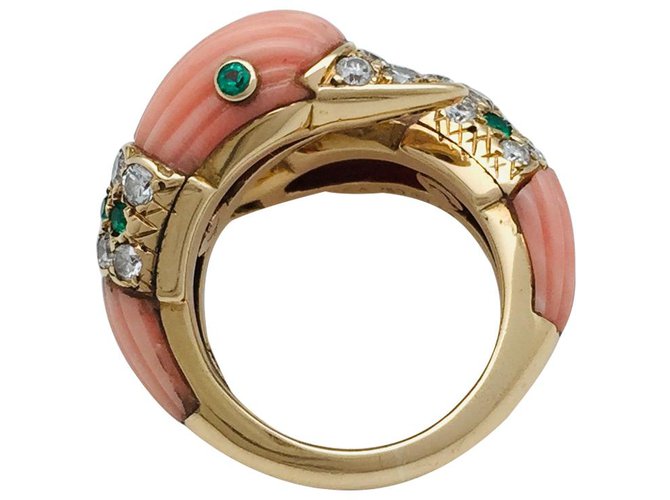 Van Cleef & Arpels "Ducks and Me" Ducks Ring in Yellow Gold, Coral, emeralds and diamonds.  ref.115849