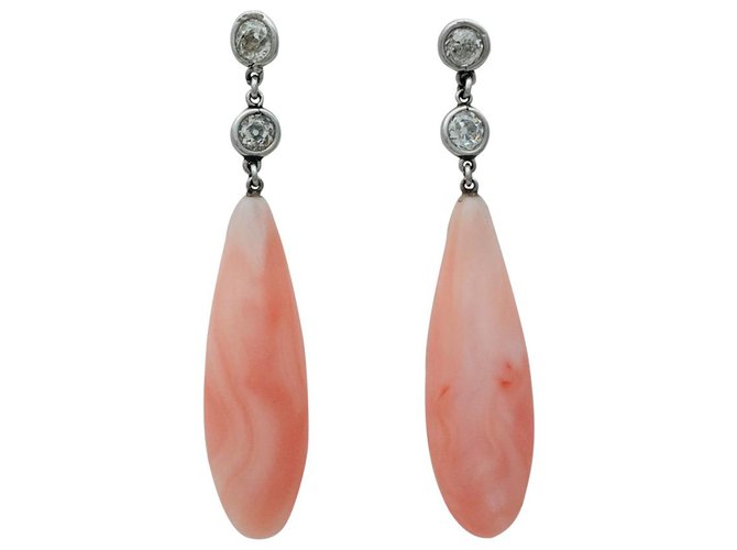 inconnue White gold dangle earrings, coral and diamonds.  ref.115854