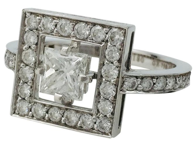 Boucheron ring model "Ava" in white gold, diamants.  ref.115864