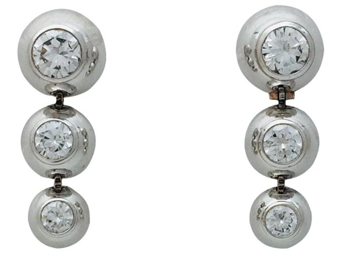 Boucles d'oreilles Cartier, "Perles de diamants", en or blanc, diamants.  ref.115874