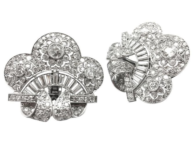 inconnue Boucles d'oreilles Art Deco en platine, brillants et diamants baguettes.  ref.115881