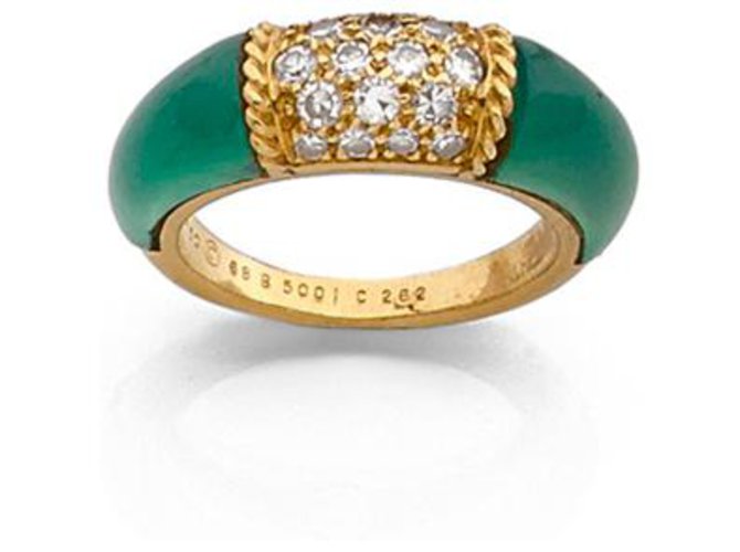 Van Cleef & Arpels modelo de anillo "filipino" de oro amarillo, ágata verde y brillante.  ref.115887