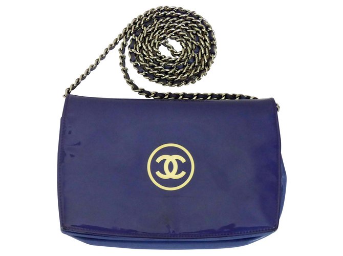 Chanel Sacos de embreagem Azul Couro envernizado  ref.116225