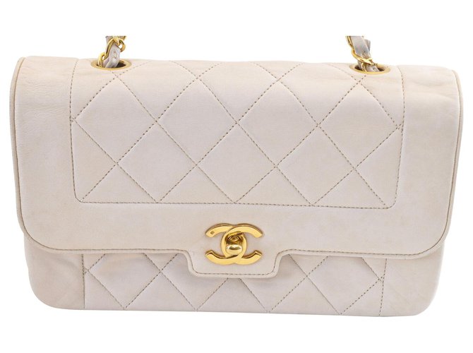 Chanel Vintage Shoulder Bag White Leather  ref.116396