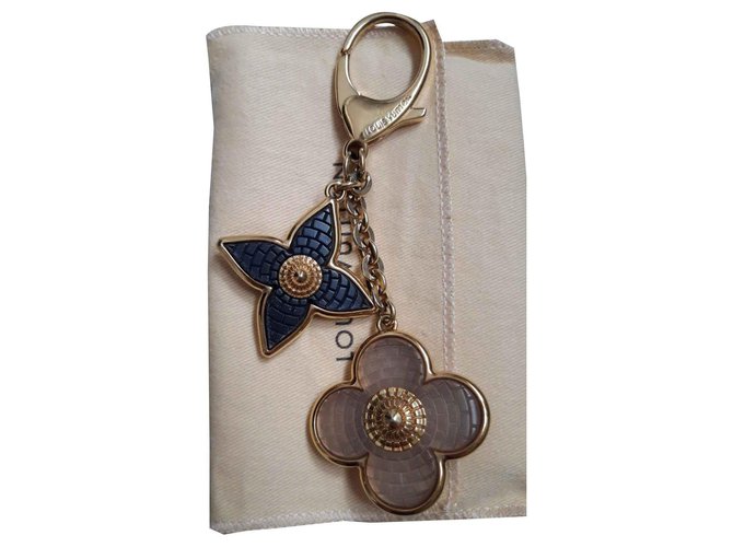 Louis Vuitton Amuletos bolsa Azul Resina  ref.116530