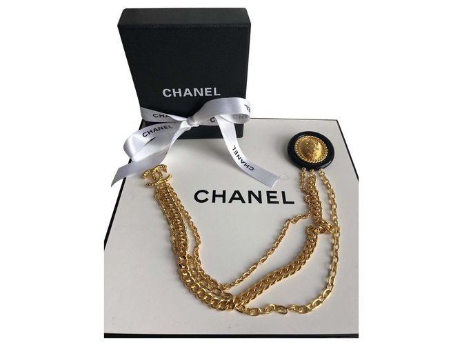Chanel Alfinetes e broches Dourado Metal  ref.116813