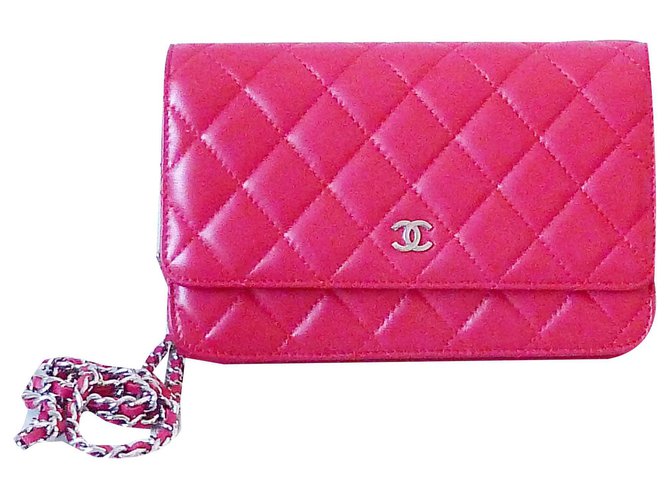 Chanel Wallet an der Kette Rot Lammfell  ref.116913