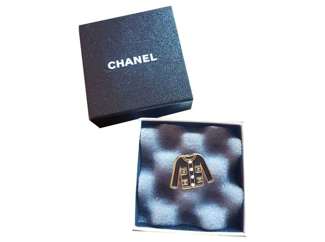 Broche Chanel tailleur Métal Résine Noir Doré  ref.116937