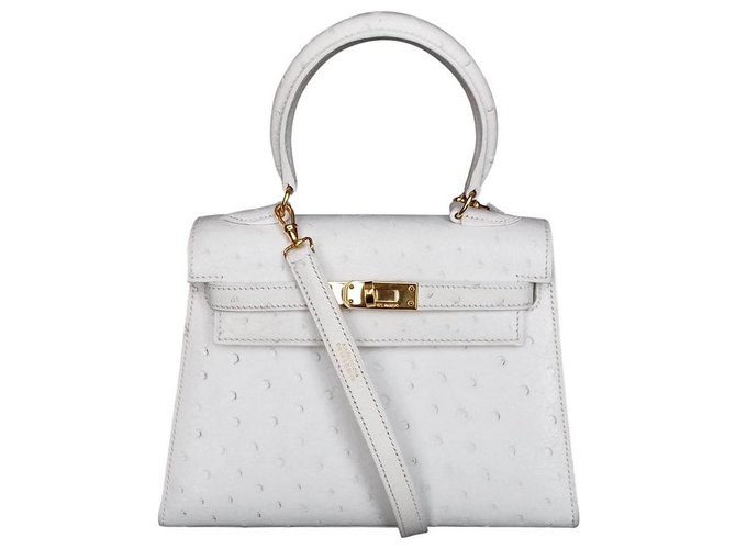 Hermès Mini Kelly Handtasche 20 Strauß- und Goldschmuck Weiß Exotisches Leder  ref.116985