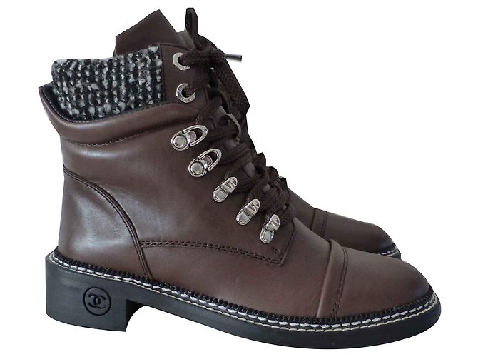 Chanel Botas de tornozelo Marrom