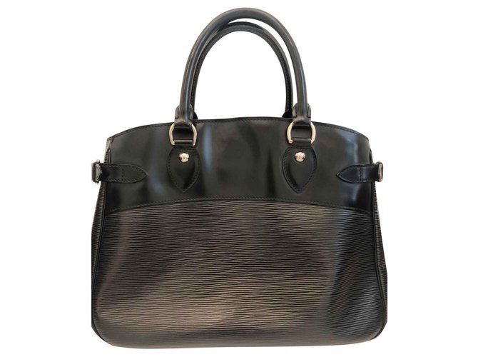 Louis Vuitton Epi Leather Passy PM Nero Pelle  ref.117216