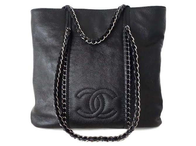 Chanel Bolsa de compras mediana Negro Cuero  ref.117285