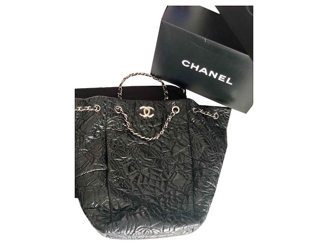 Borsa chanel in vinile verniciato Camelia Nero