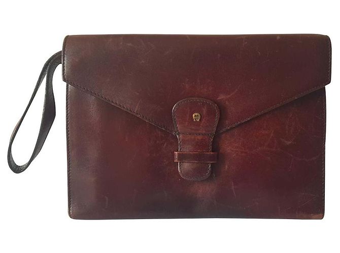 Clutch Aigner de couro marrom