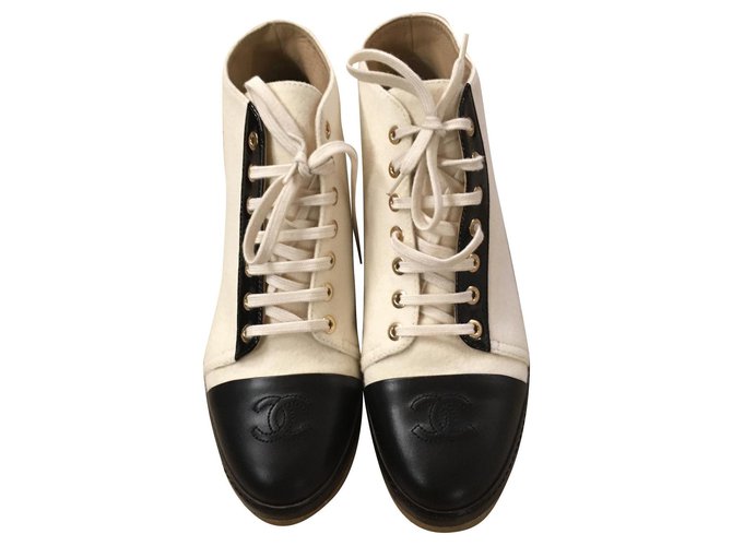 Chanel Boots Black Beige Leather Wool  ref.117598