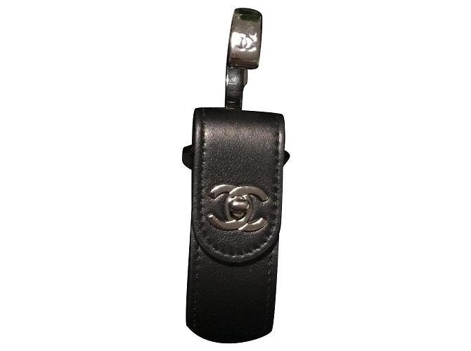 Chanel Gancho de bolso portátil Negro Cuero