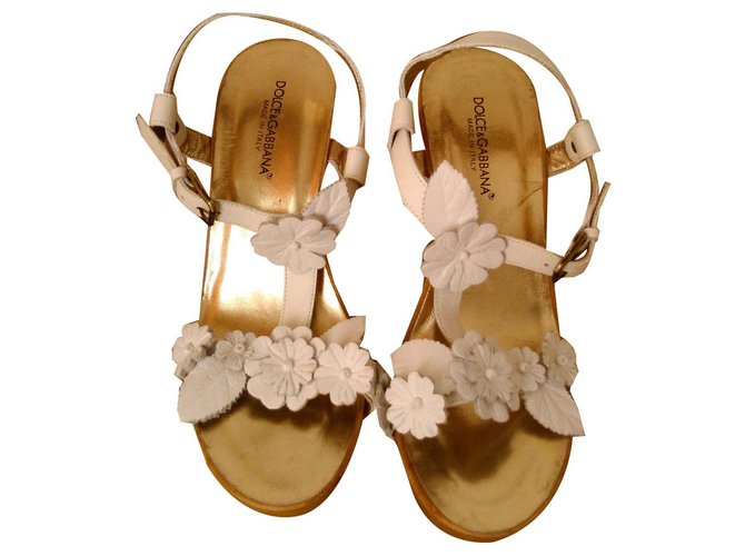 DOLCE & GABBANA  LEATHER SANDAL WITH PLATEAU AND FLORAL APPLICATIONS White  ref.117630