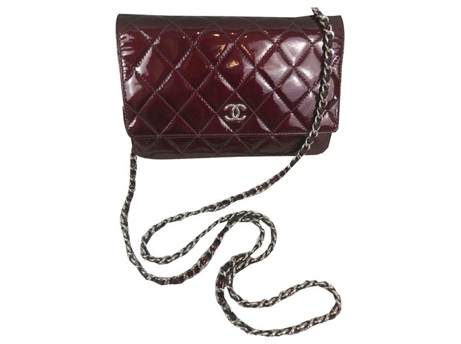 Wallet On Chain Chanel WOC Dark red Purple Patent leather  ref.117798
