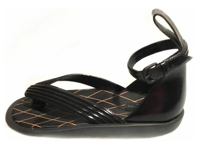 Sandalo in pelle nera Louis Vuitton Nero  ref.118212