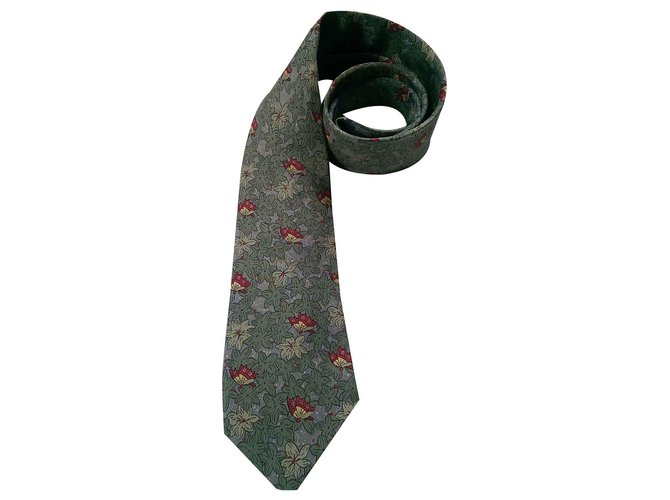 Hermès Cravatte Verde Seta  ref.118523