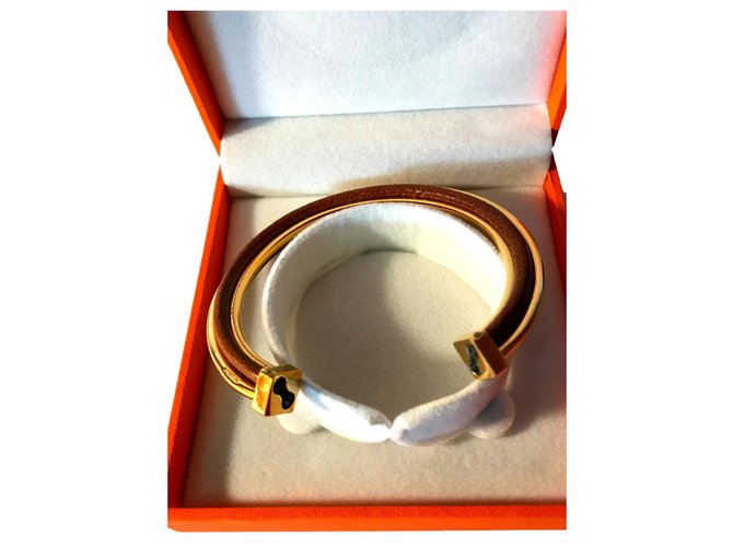 Hermès Bracelet Vintage "Half Bangle" in 18K Gold Plated and Brown Leather Chestnut  ref.93617
