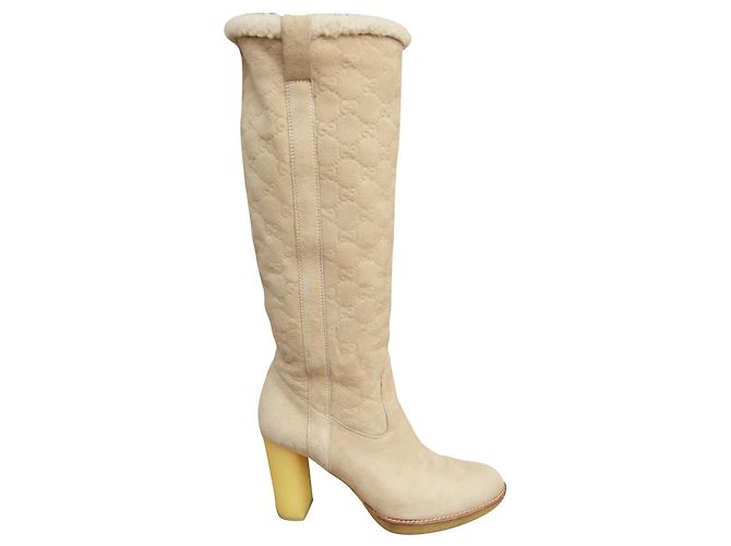 Botas Gucci em ovelhas devolvidas (Shearling)