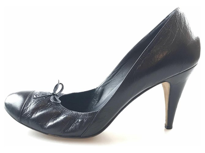 Zapatillas de cuero negras de Chanel Negro  ref.119490
