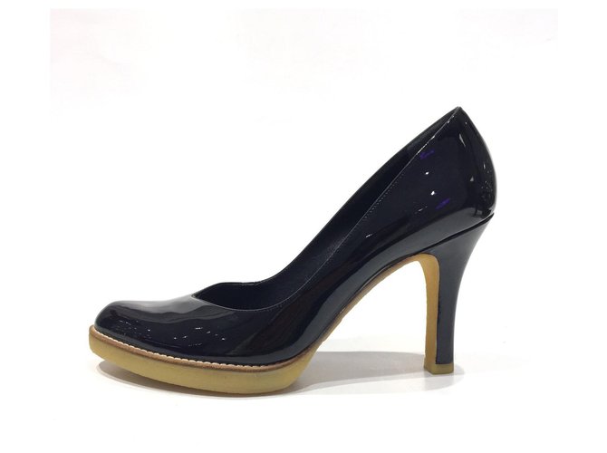 gucci black patent leather pumps