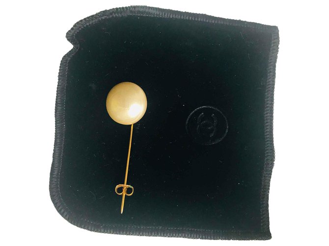 Chanel Pins & Broschen Golden Aus weiß  ref.119780