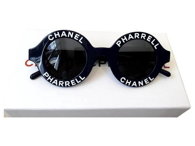 Óculos de sol unissex CHANEL x PHARRELL Azul marinho Plástico  ref.119955