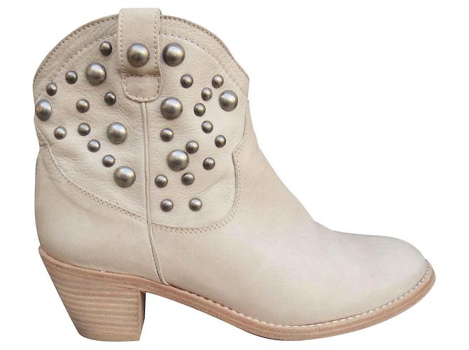 botas con tachuelas tatoosh Beige