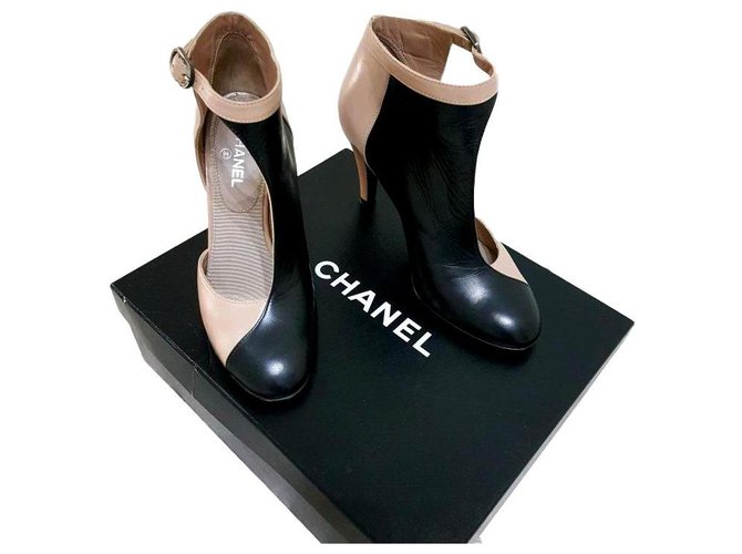 Chanel shoes Multiple colors Leather  ref.120598