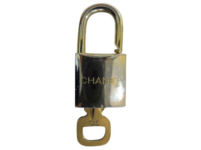 Bloqueio Chanel Dourado Aço  ref.120650