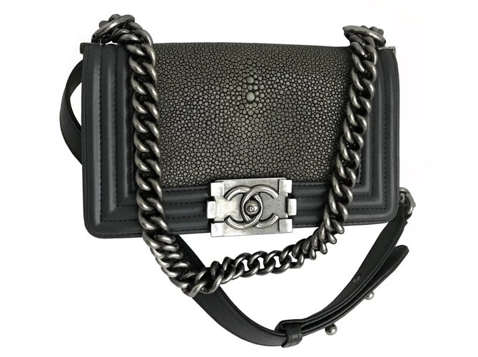 Chanel Stingray Boy Small Flap Bag Limitierte Auflage Grau Anthrazitgrau Leder Exotisches Leder  ref.120667