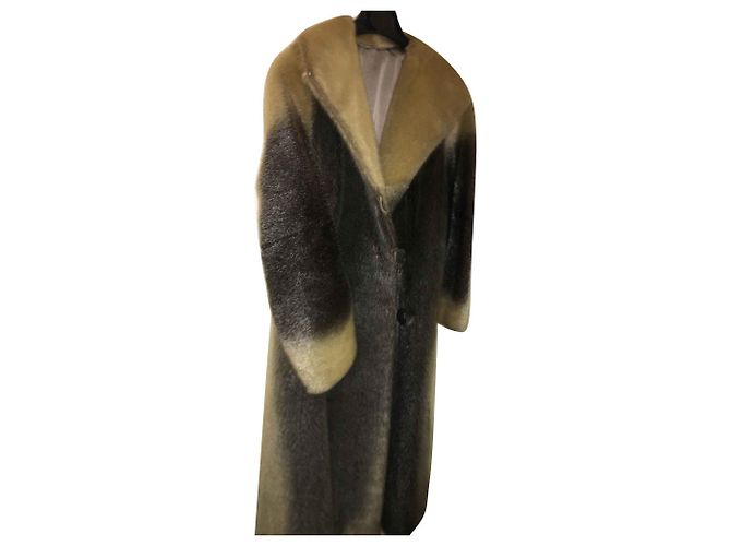 Autre Marque Cappotto corto in pelliccia grigia Grigio
