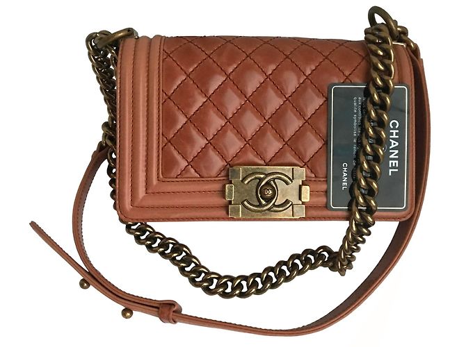 Le Boy Chanel Nunca usado w / cartão Small Boy Flap Bag