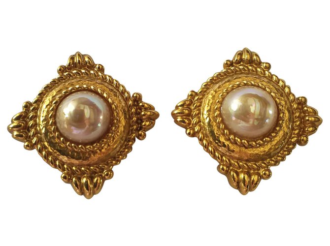 Yves saint laurent Classic clip earrings White Golden Metal  ref.121541