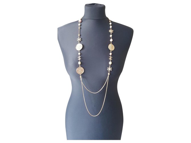Chanel Lange Halsketten Mehrfarben Metall Perle  ref.121673