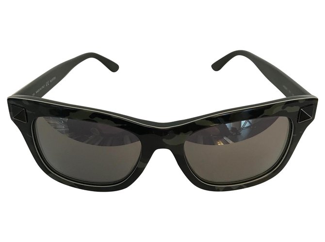 Valentino Des lunettes de soleil Plastique Kaki  ref.121677