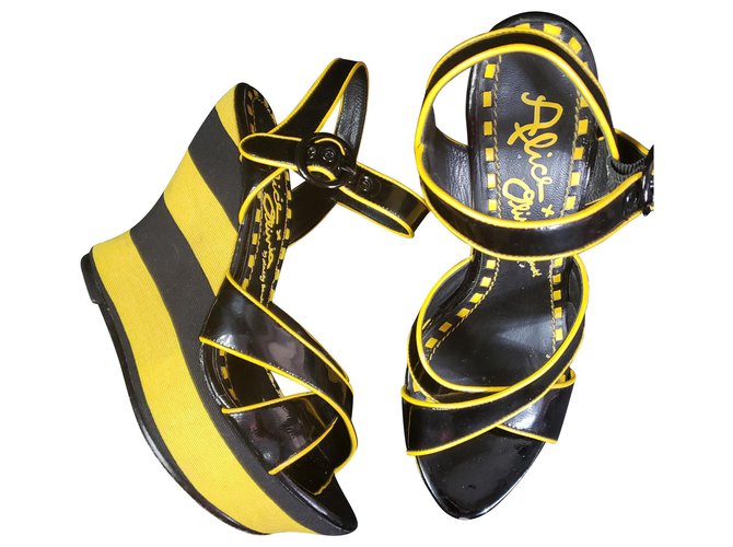 Alice + Olivia Sandals Black Yellow Patent leather Cloth  ref.121936