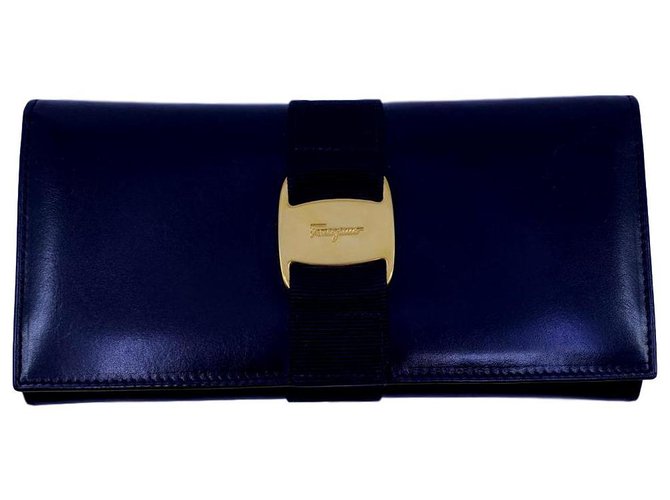 Salvatore Ferragamo Black leather wallet in very good condition  ref.122120
