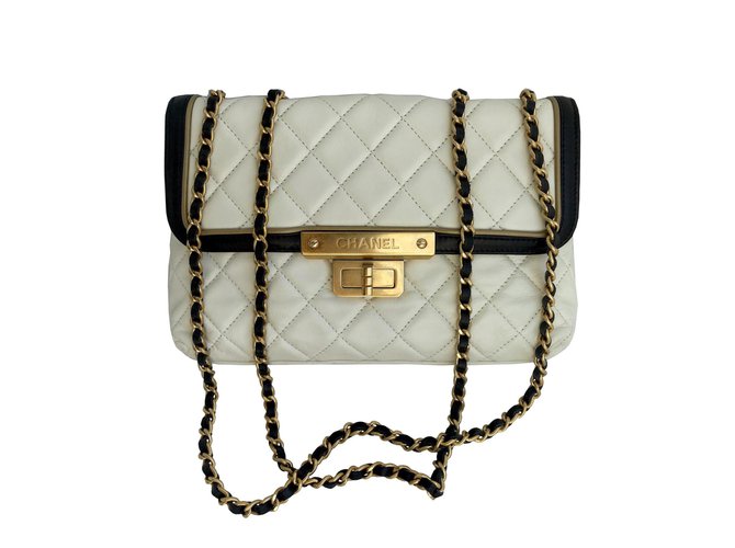 Chanel Crossbody shoulder flap bag Beige Cream Leather  ref.122133