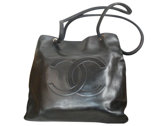 Chanel Handtaschen Schwarz Leder  ref.122186