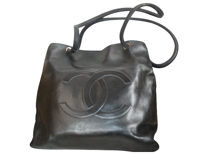 Sac à main Chanel en cuir noir