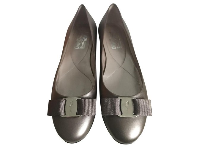 varina leather flat salvatore ferragamo