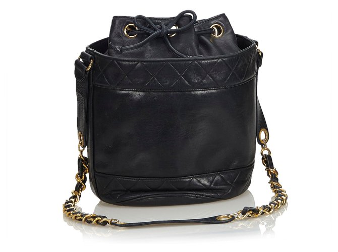 Chanel Black Buclasse cuero bolsa de cubo de cuero Negro  ref.122428