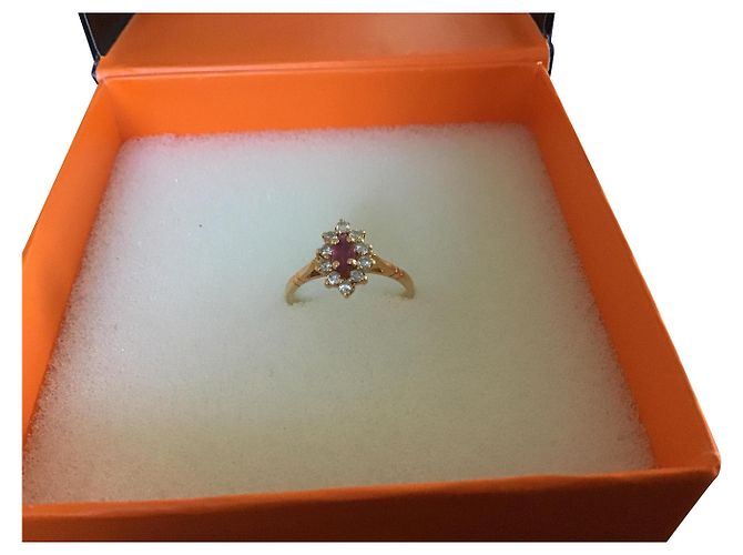 Autre Marque Anillo de rubí marquise y diamantes en oro amarillo 18k Dorado