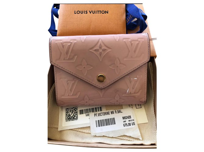 Louis Vuitton Carteira compacta Victorine Rosa Couro envernizado  ref.122657